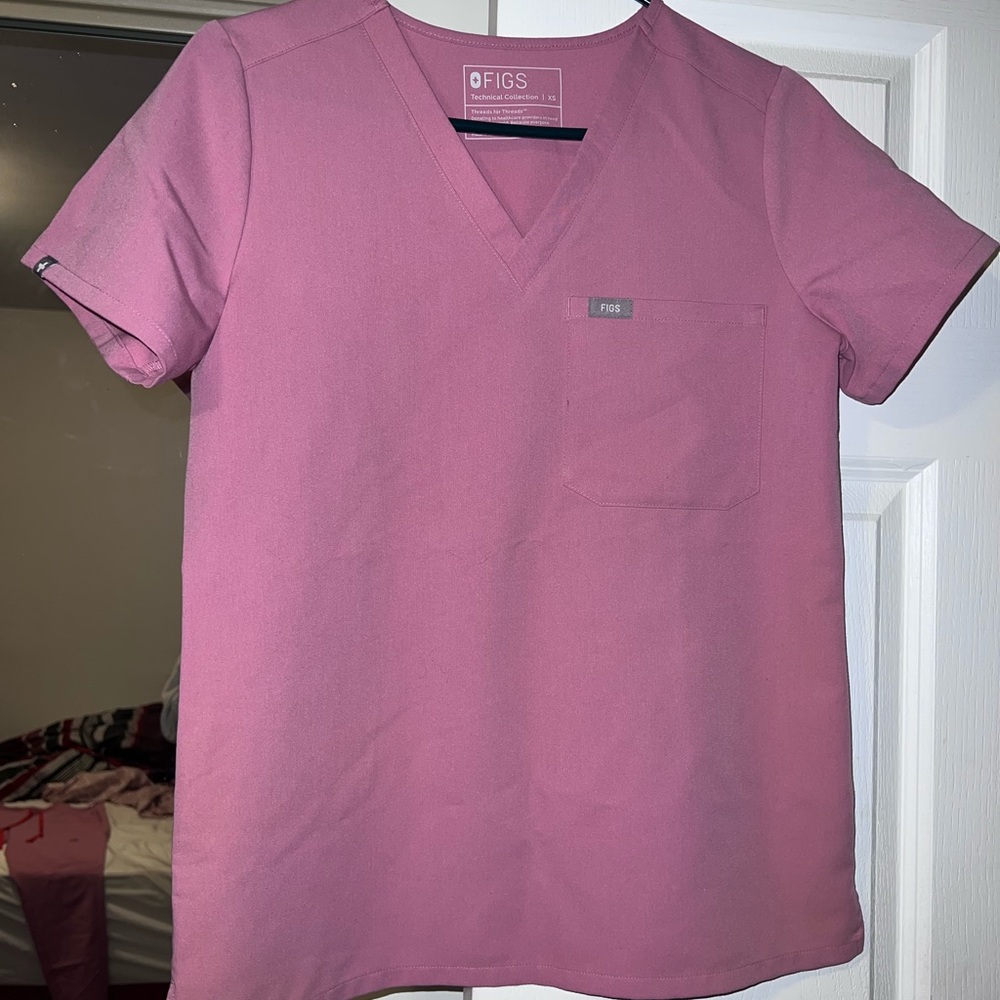 Figs Mauve V-Neck Scrub Top